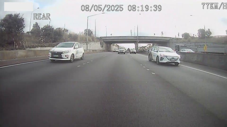 Motorway — following traffic at 77 km/h